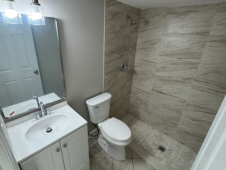 1418 18th Avenue Dr W — Photo 1