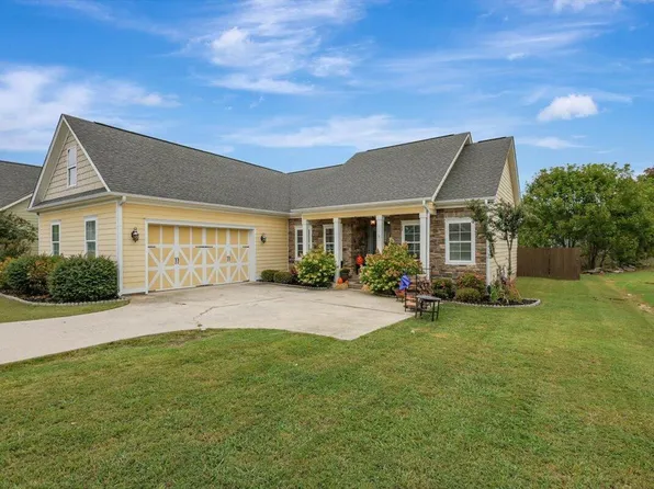 8491 Fenwick Dr, Ooltewah, TN 37363
