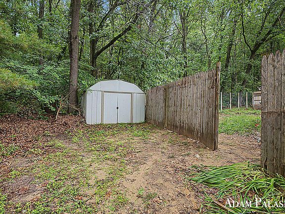 5th image of 3542 Holiday Dr
