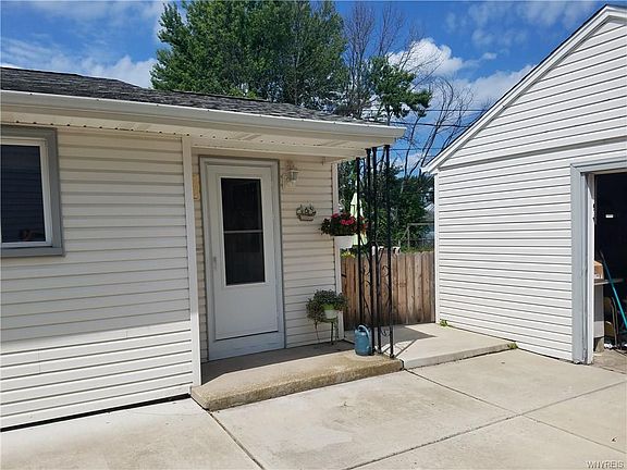 2nd image of 1052 Highland Ave