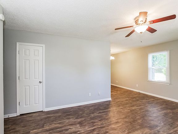 3rd image of 1218 Sandra Ct