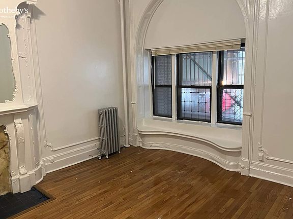 3rd image of 276 W 71st St #4