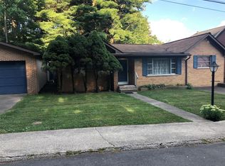 210 Polk Ave, Crab Orchard, WV 25827
