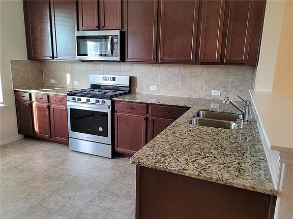 4th image of 279 Zuma Dr