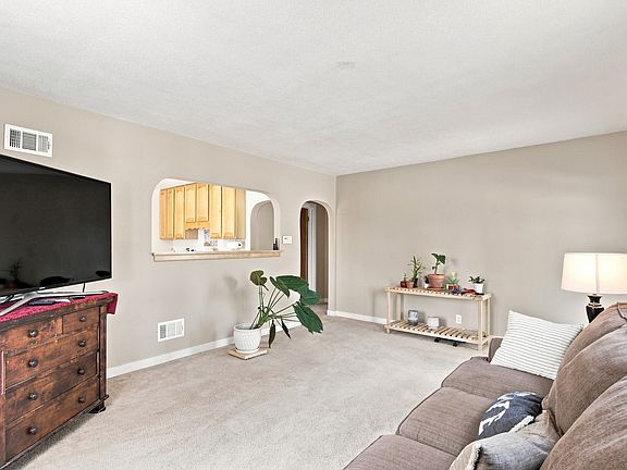 5th image of 792 N Kenilworth Ave