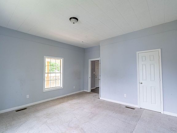 4th image of 326 Maple St Unit A
