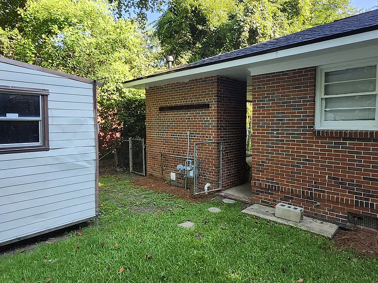 2752 Hawthorne Dr — Photo 16