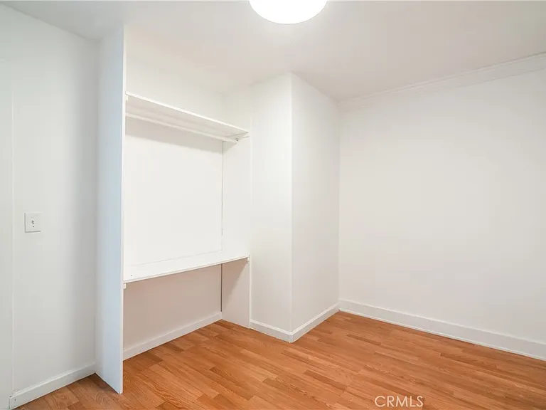 1125 N Heliotrope Dr — Photo 27