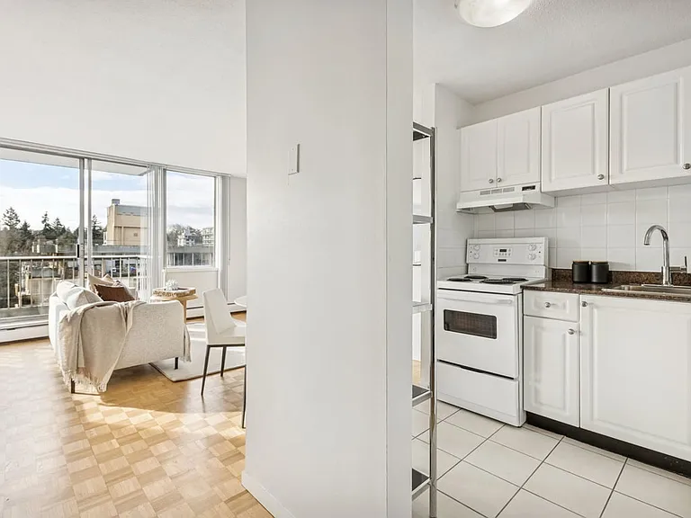 1305 W 12th Ave — Photo 19