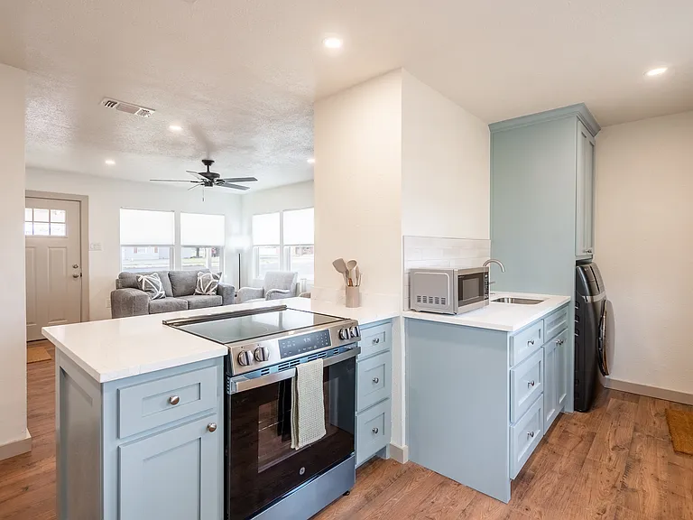 3122 W Illinois Ave — Photo 5