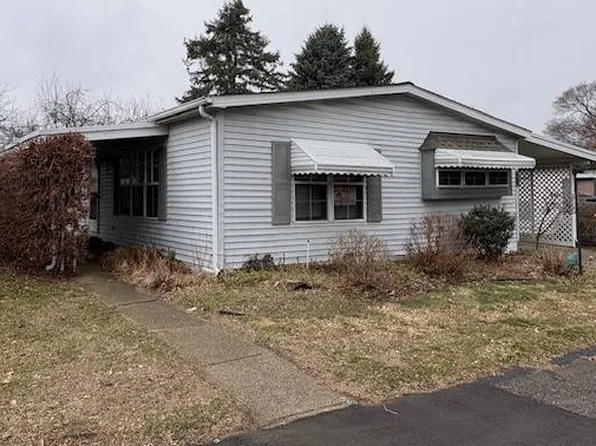 2672 Chickadee St, Rochester, MI 48309