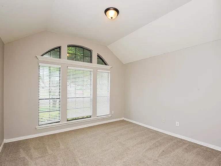 752 Bryan Dr — Photo 12