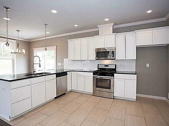 2nd image of 609 W North St