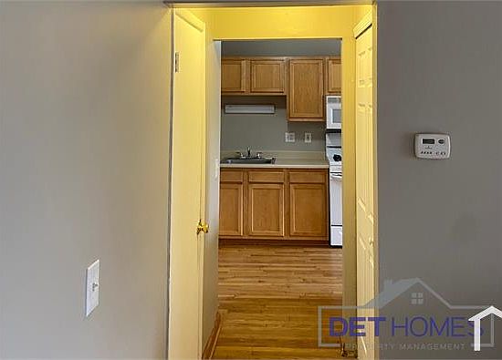 4th image of 24977 Mayfair St