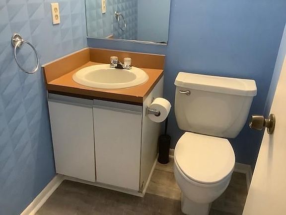 4th image of 518 Hawthorne St APT 2