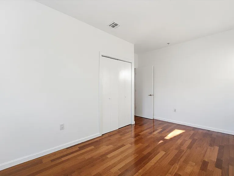 515 30th St #1C — Photo 12