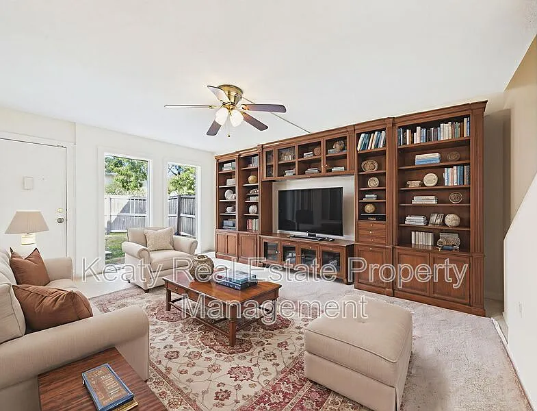 2 bed, 1.5 bath, 1000 sqft, $975 — Photo 2
