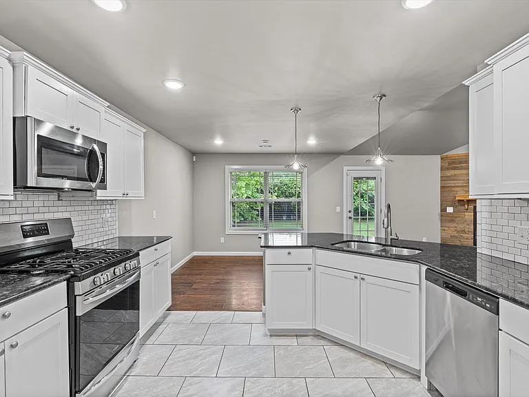 3209 Oglethorpe St — Photo 15