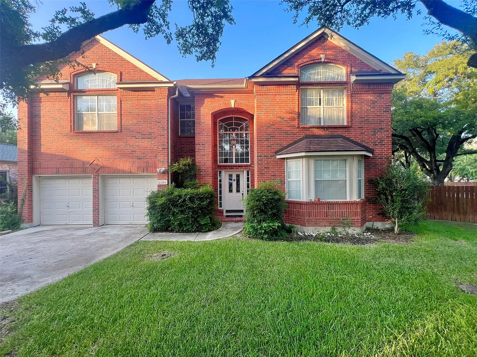 4 bed, 2.5 bath, 3066 sqft, $2,500 — Photo 1
