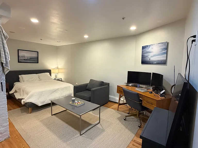 498 E Broadway #1 — Photo 17
