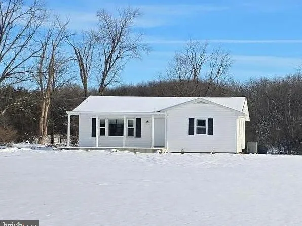 8464 Leetown Rd, Kearneysville, WV 25430