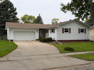 1322 S 7th St, Aberdeen, SD 57401