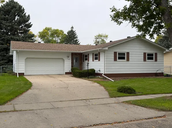 1322 S 7th St, Aberdeen, SD 57401