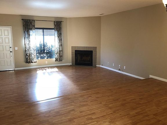 3rd image of 1257 Huntington Dr APT F