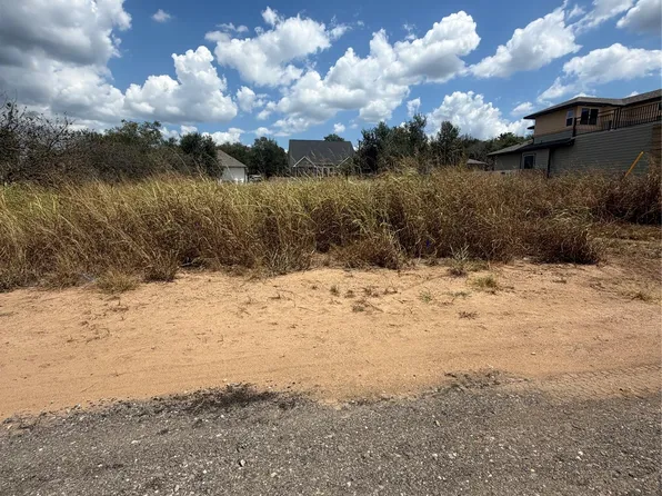 918 Waimanalo Dr, Bastrop, TX 78602