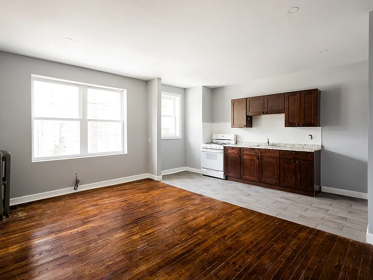 2505 Hurlbut St #25 — Photo 2