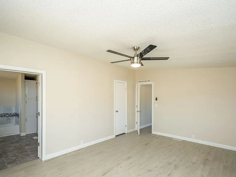 521 W Shady Ln — Photo 11