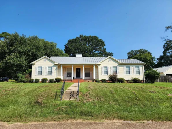 202 Pine St, Logansport, LA 71049