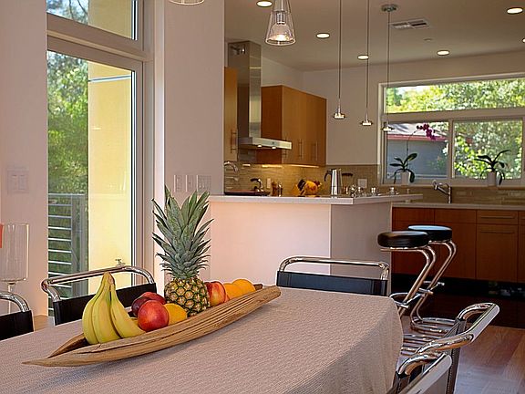4th image of 4825 Nob Hill Dr
