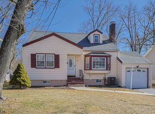 33 Montgomery Rd, Livingston, NJ 07039