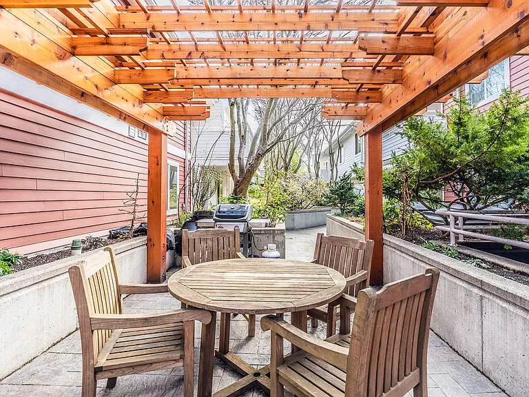 Madrona Court — Photo 23