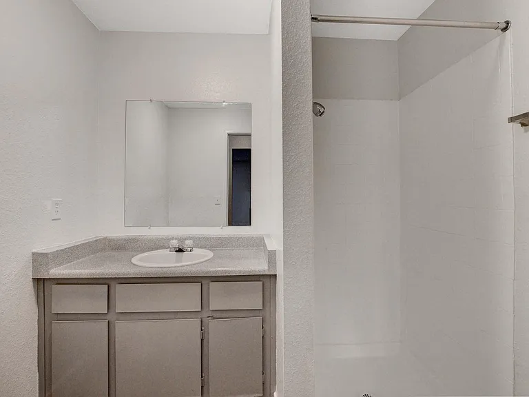 Sundance Village Apts — Photo 61