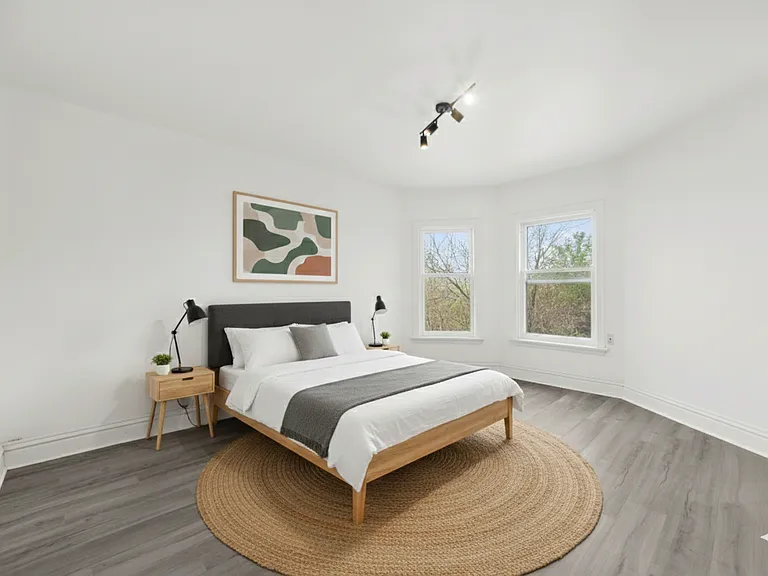 166 Wentworth St S #3 — Photo 4