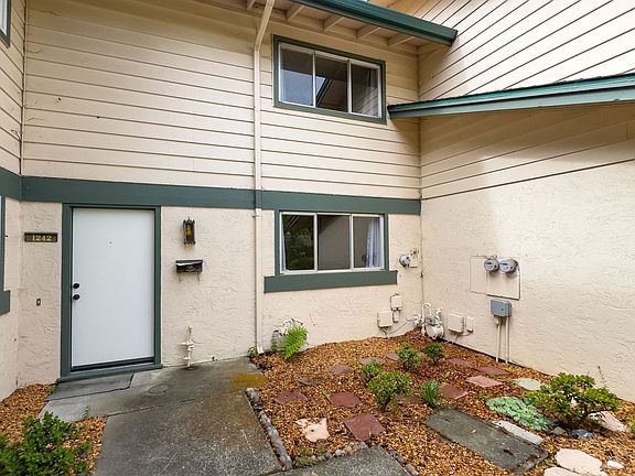 3rd image of 1242 Terra Nova Blvd #1