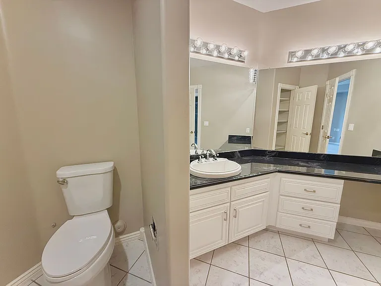 825 N Capitol Blvd — Photo 42