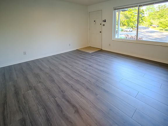 5th image of 5738 Woodleaf Dr NE