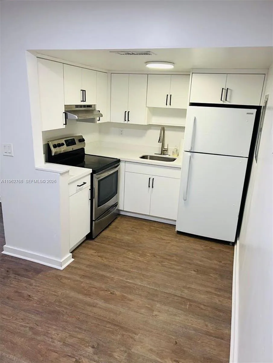 Building Photo - 5820 NW 23rd St #5820