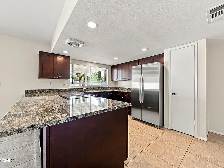 212 E Eugie Ave — Photo 5