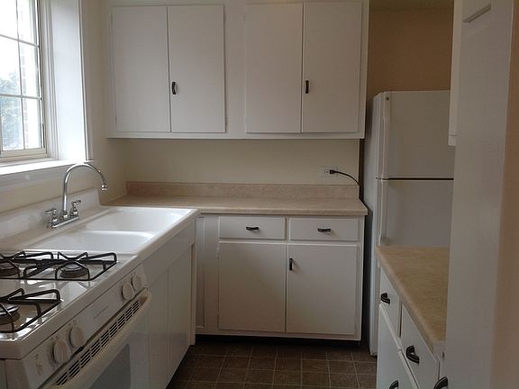 4th image of 6 Chateaux Cir APT 6E