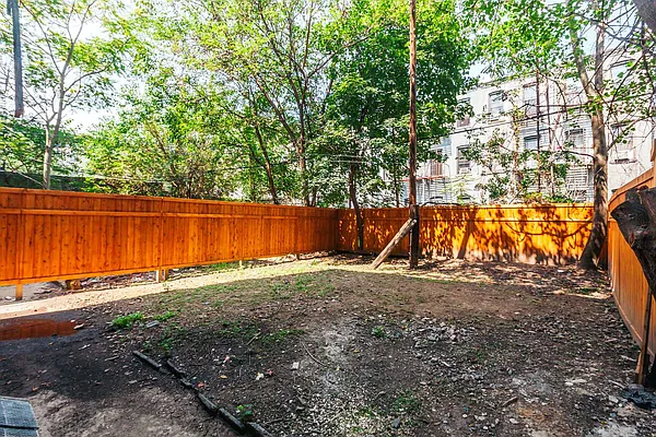 Rented by Nooklyn NYC LLC | media 21