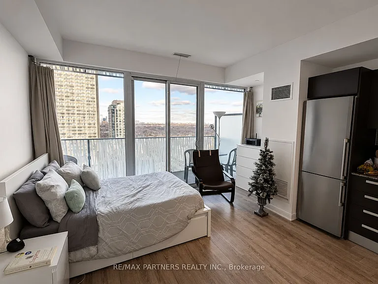 42 Charles St E #2608 — Photo 8