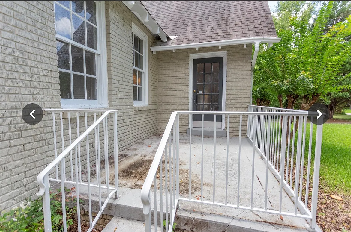 Building Photo - 2405 College St