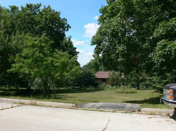 3028 La Salle Ave, Rockford, IL 61114