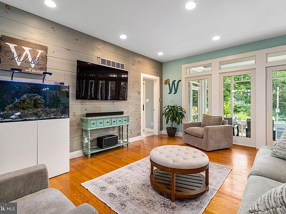 4th image of 10 Wrays Way
