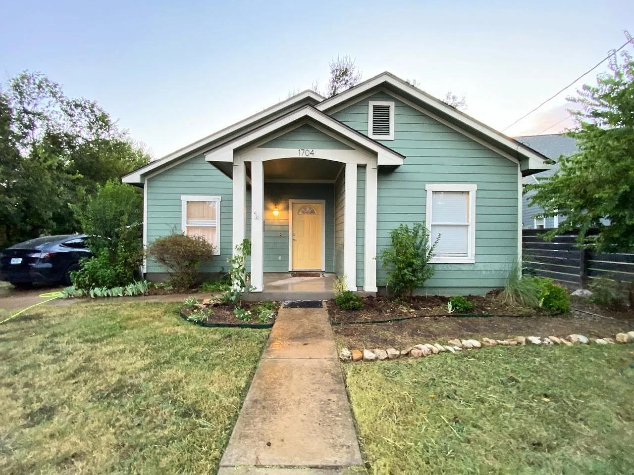 3 bed, 2.0 bath, 1344 sqft, $2,200 — Photo 1