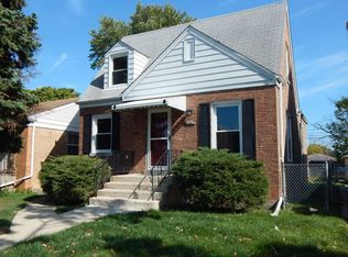 7611 E Prairie Rd, Skokie, IL 60076